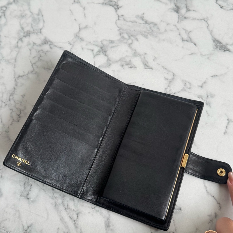 Chanel黑皮革大雙C釦式長夾✨老香-11