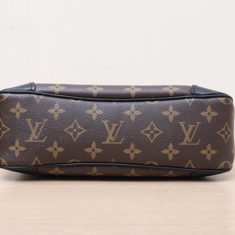 LOUIS VUITTON Odeon單肩斜挎牛角包小號24黑色PVC金扣晶片-3