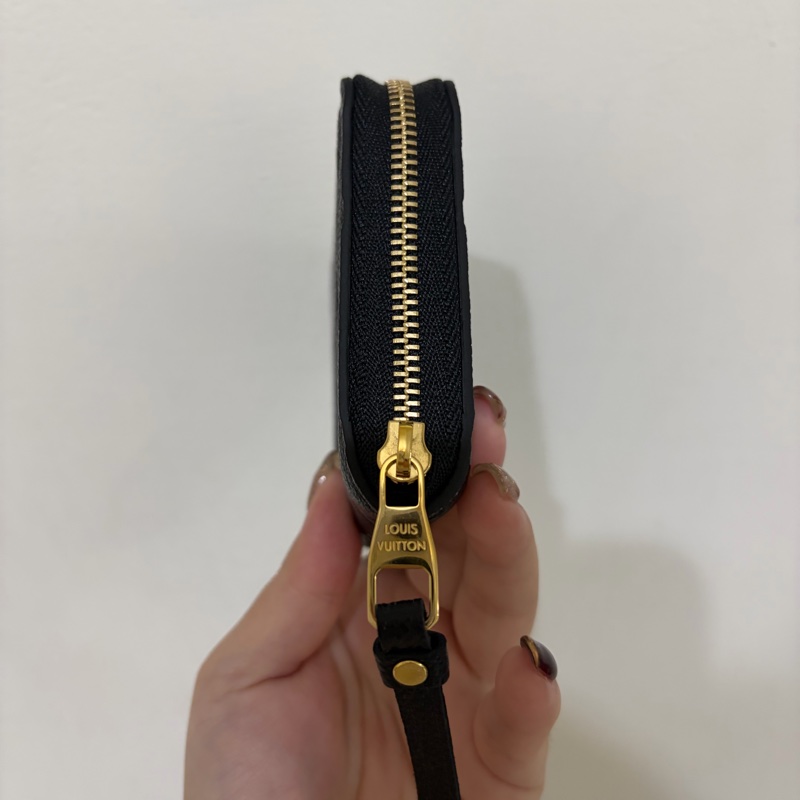 🌟全新🌟LV黑牛皮壓紋金釦ㄇ拉零錢包M60574-1