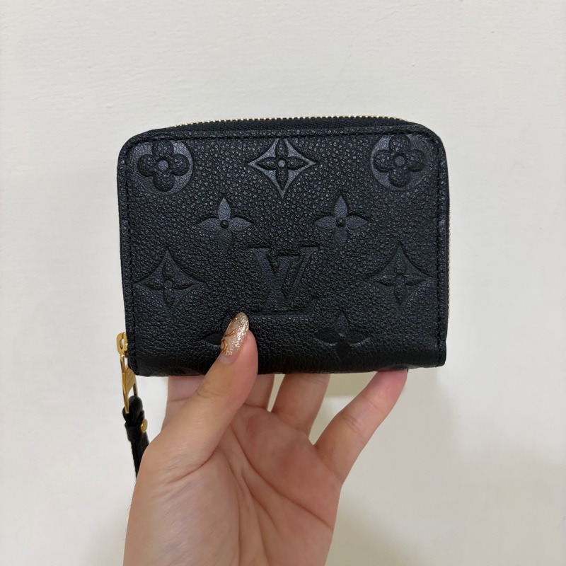 🌟全新🌟LV黑牛皮壓紋金釦ㄇ拉零錢包M60574-3