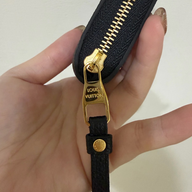 🌟全新🌟LV黑牛皮壓紋金釦ㄇ拉零錢包M60574-5