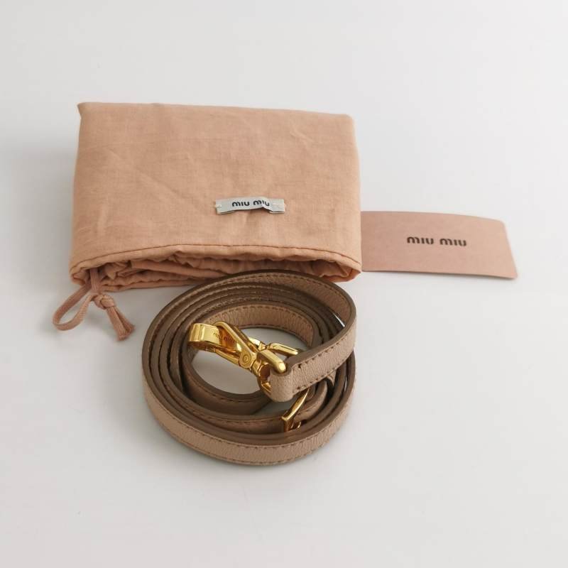 Miu Miu Madras羊皮純色字母logo金屬扣單肩包-8