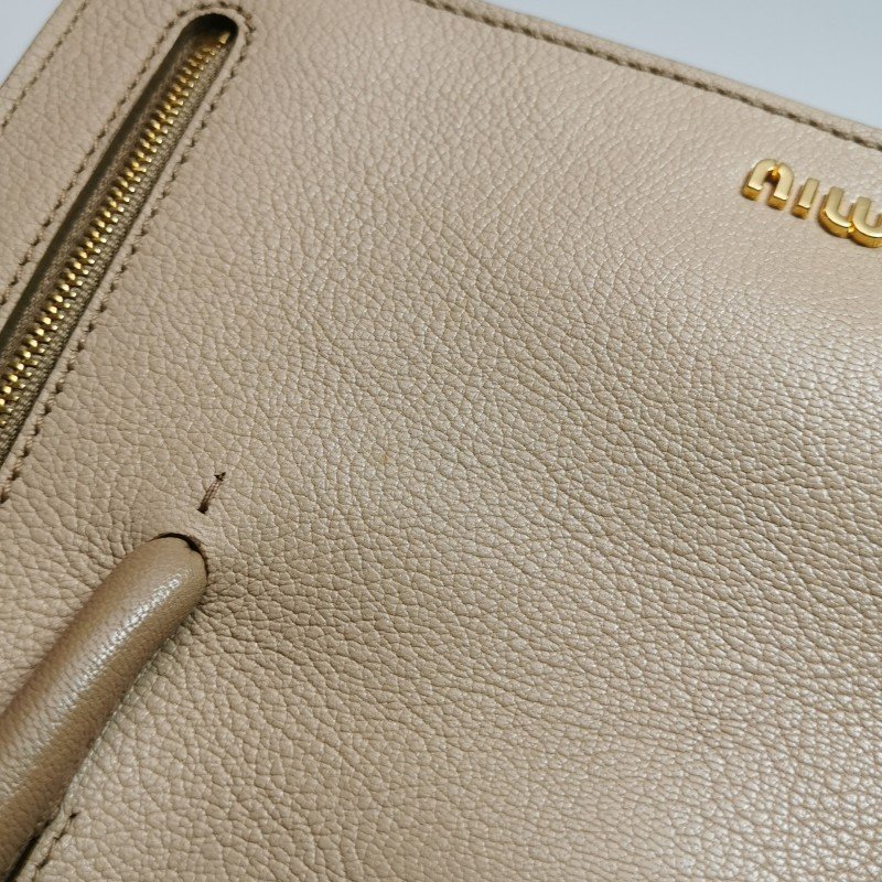 Miu Miu Madras羊皮純色字母logo金屬扣單肩包-12