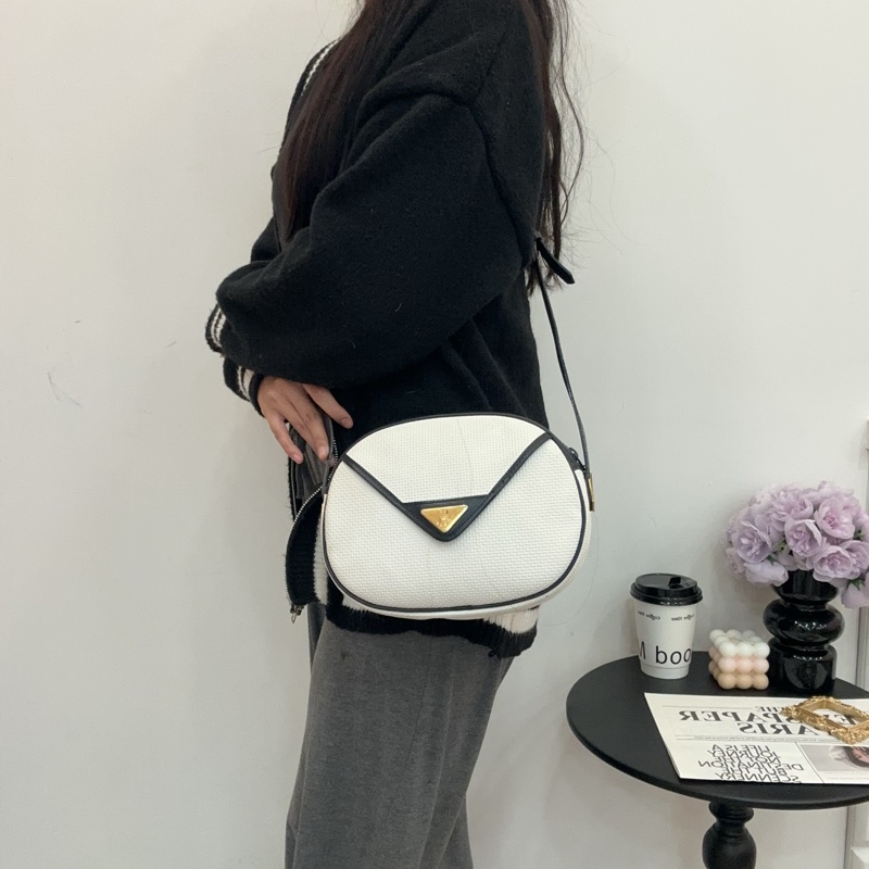 YSL Vintage 中古白色編織皮革信封斜背包包-3
