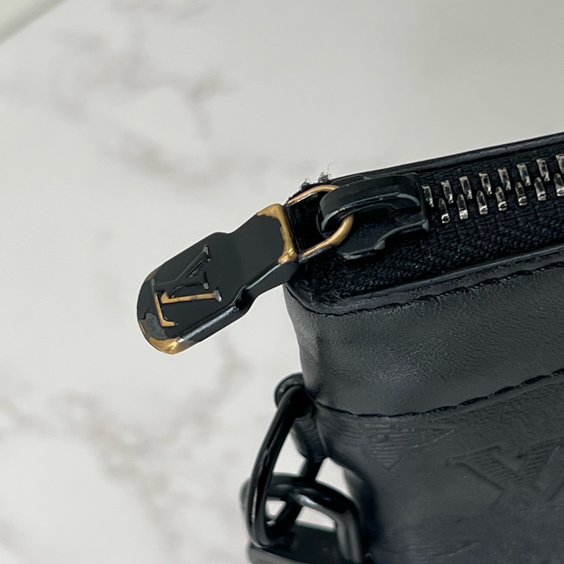 💗香緹國際精品💗 794 LV 壓紋手拿包-3