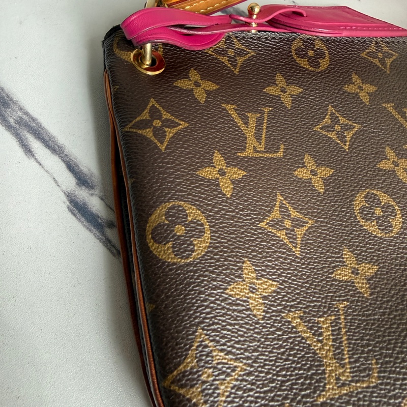 Lv 雙層斜背包 最好用-4