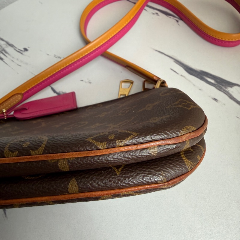 Lv 雙層斜背包 最好用-6