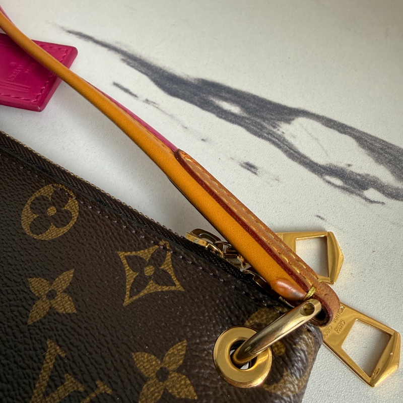 Lv 雙層斜背包 最好用-8