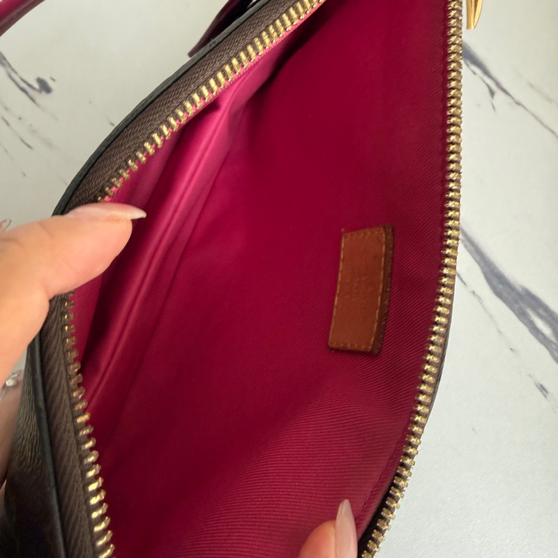 Lv 雙層斜背包 最好用-11