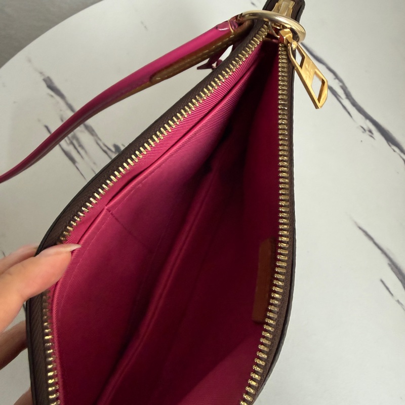 Lv 雙層斜背包 最好用-12