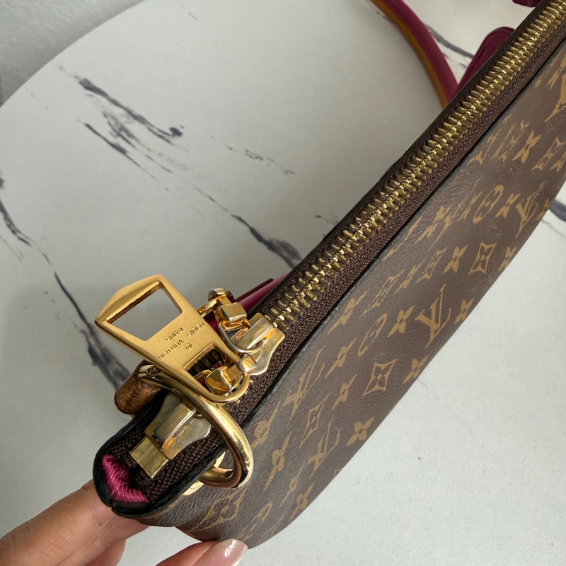 Lv 雙層斜背包 最好用-15