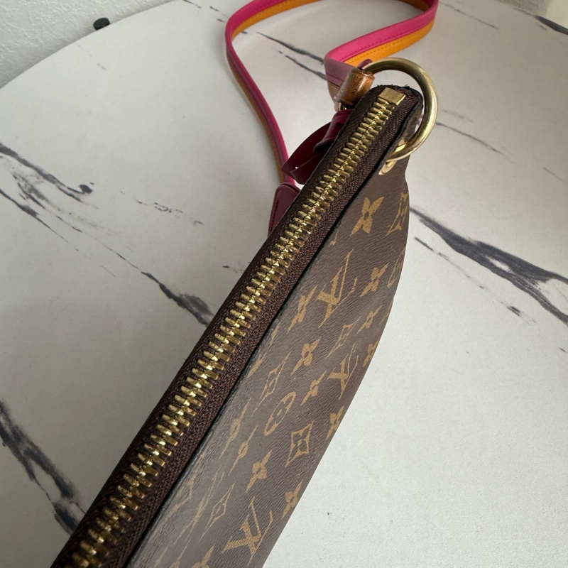 Lv 雙層斜背包 最好用-16