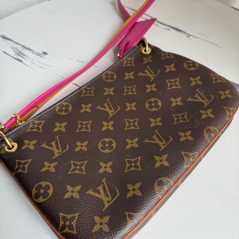 Lv 雙層斜背包 最好用-22