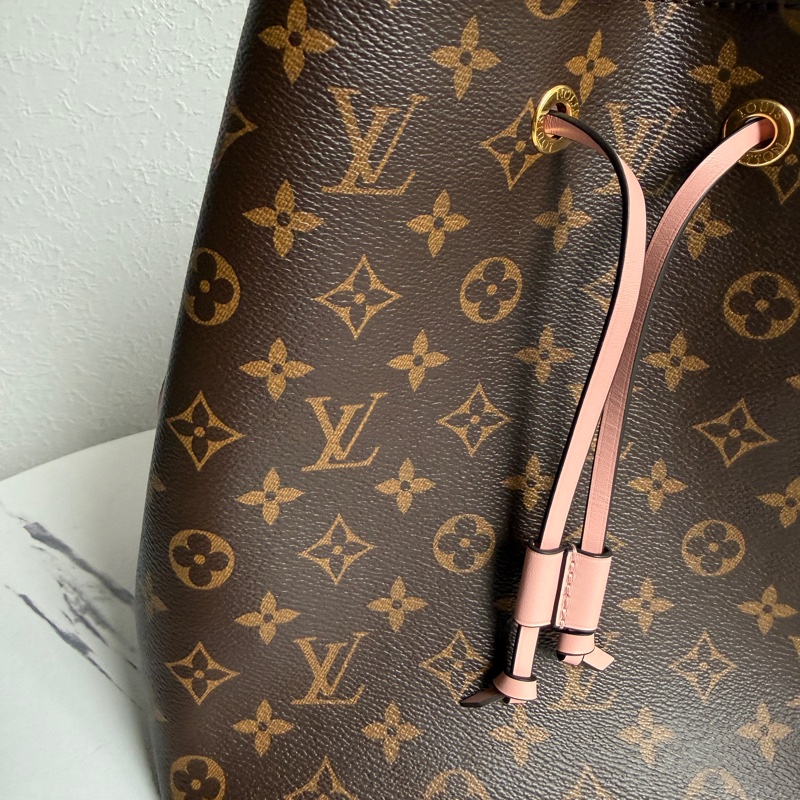 lv 花紋粉色水桶包-1