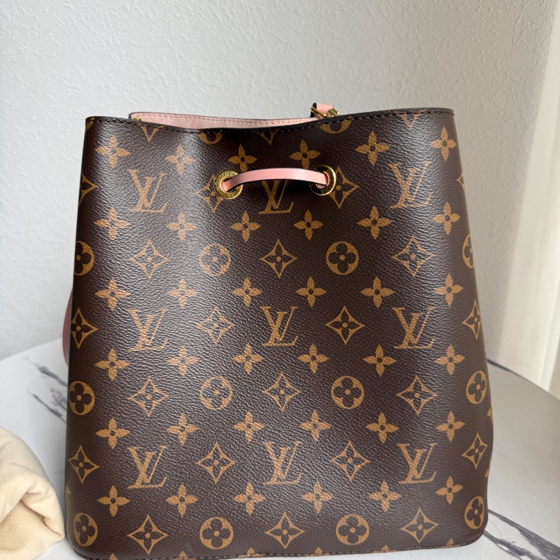 lv 花紋粉色水桶包-4