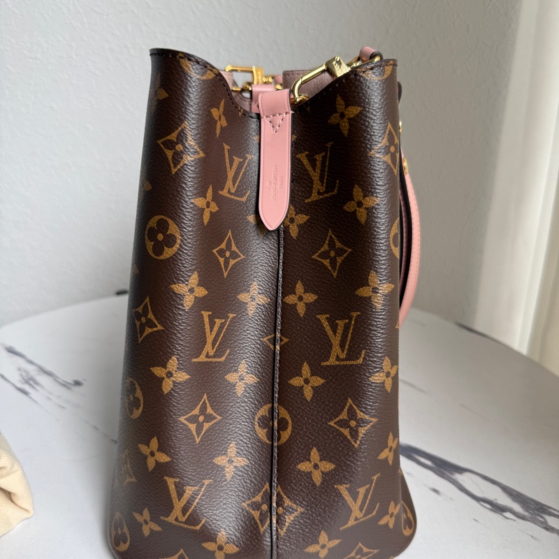 lv 花紋粉色水桶包-8