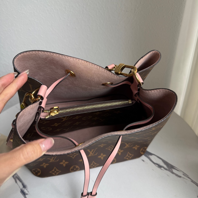 lv 花紋粉色水桶包-10