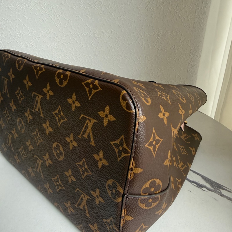 lv 花紋粉色水桶包-16