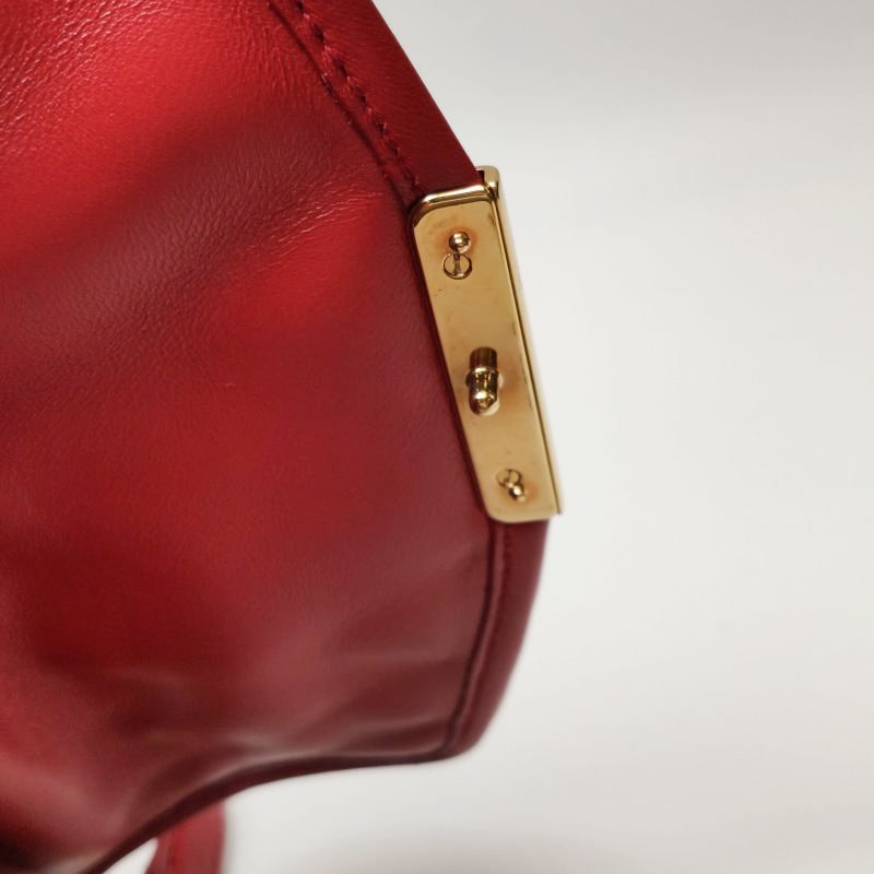 Miu Miu羊皮純色字母Logo手提包-10