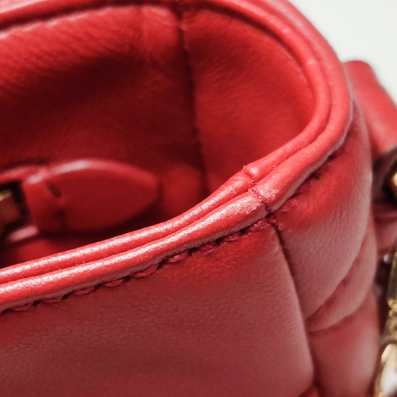 Miu Miu羊皮純色字母Logo手提包-11