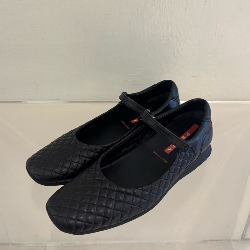 prada黑皮革菱格紋瑪莉珍鞋😻36號-0