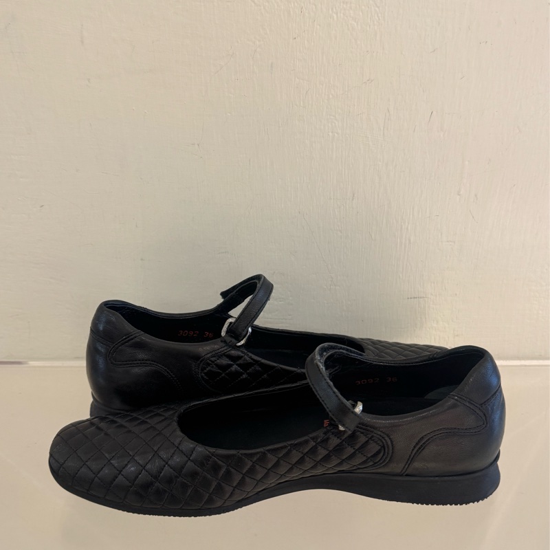 prada黑皮革菱格紋瑪莉珍鞋😻36號-17