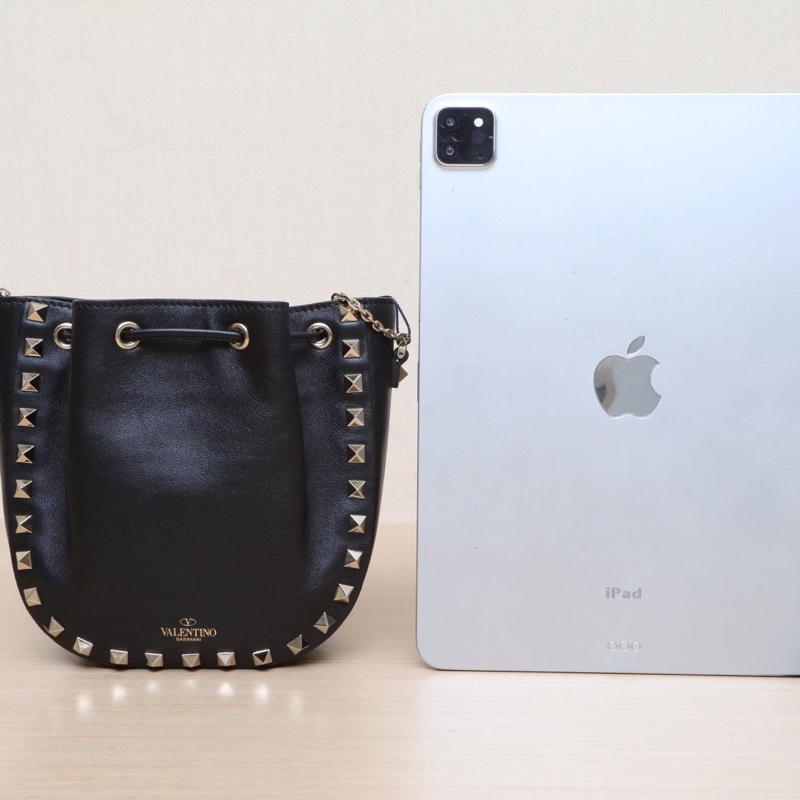 VALENTINO 抽繩水桶包黑色牛皮肩背包-2