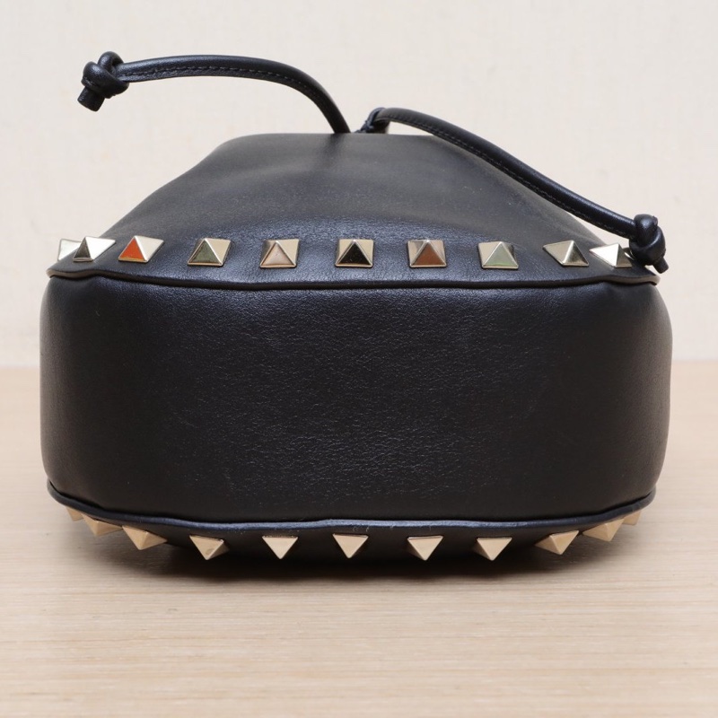 VALENTINO 抽繩水桶包黑色牛皮肩背包-3