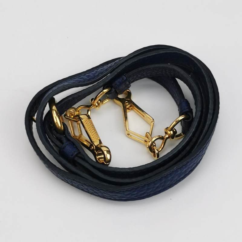 Miu Miu牛皮純色字母Logo斜挎包單肩包-8