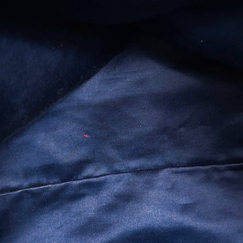 Miu Miu牛皮純色字母Logo斜挎包單肩包-9