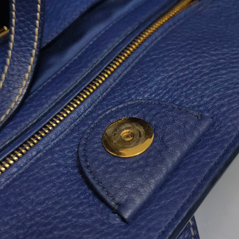 Miu Miu牛皮純色字母Logo斜挎包單肩包-11