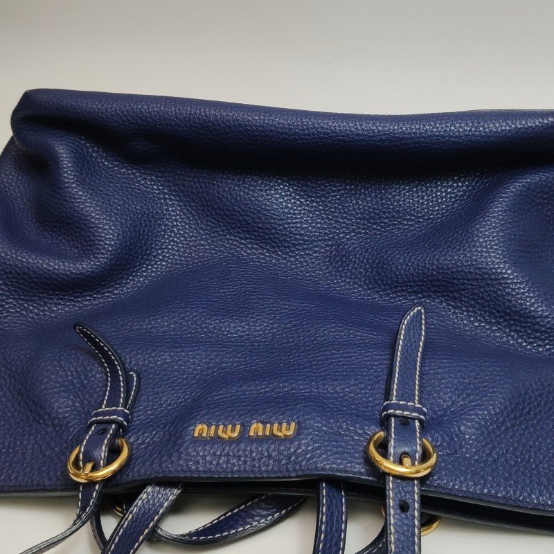 Miu Miu牛皮純色字母Logo斜挎包單肩包-14