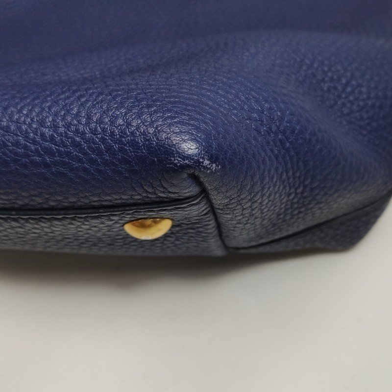 Miu Miu牛皮純色字母Logo斜挎包單肩包-16