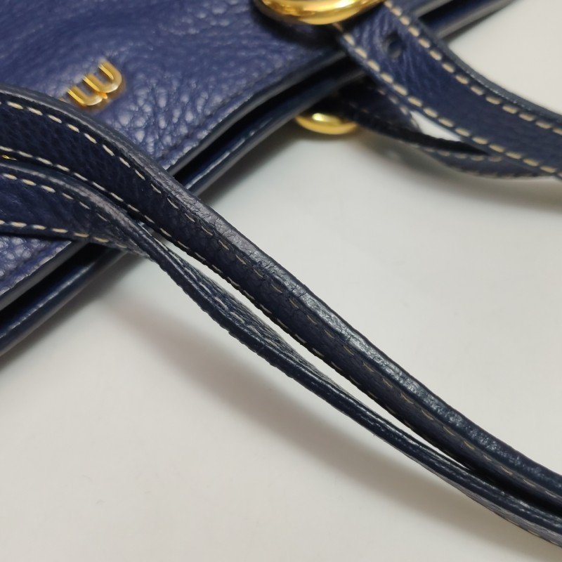 Miu Miu牛皮純色字母Logo斜挎包單肩包-19