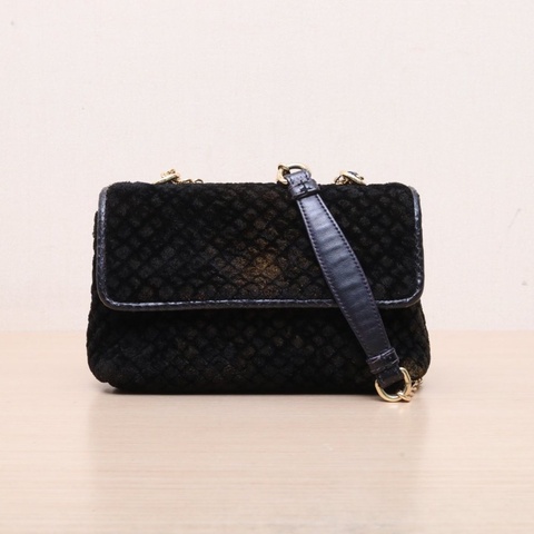 BOTTEGA VENETA 黑色絨面淺金扣天鵝絨小號23CM鏈條包肩背包