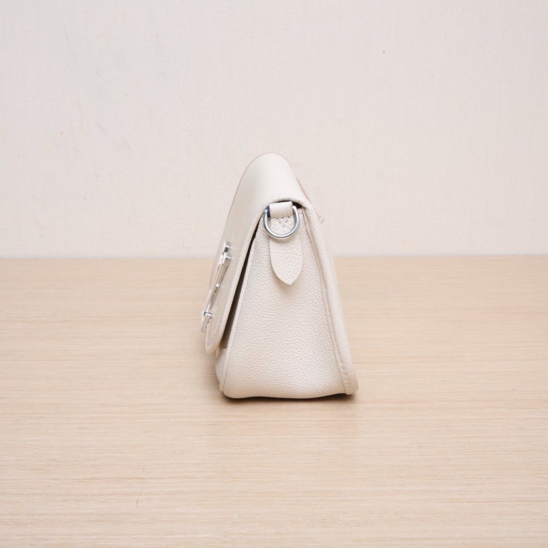 LOUIS VUITTON BUCI法棍包米白色牛皮晶片開銀扣EPI水波紋牛皮肩背包-1