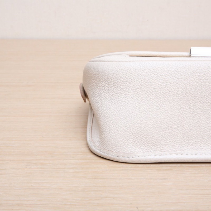 LOUIS VUITTON BUCI法棍包米白色牛皮晶片開銀扣EPI水波紋牛皮肩背包-3