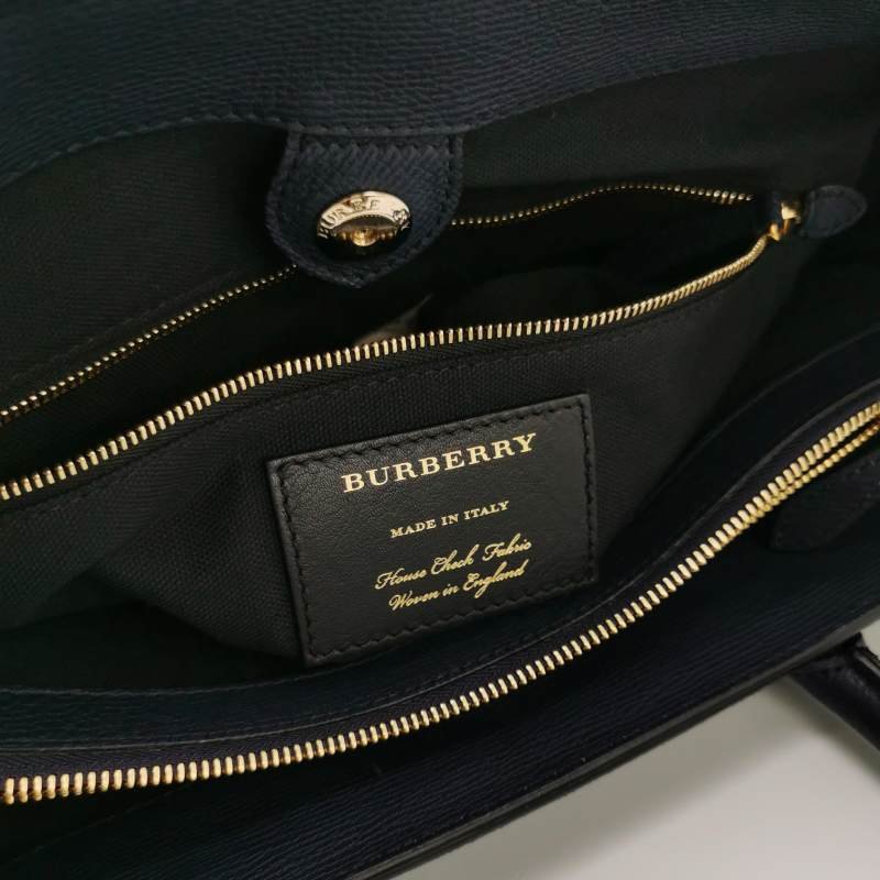 Burberry The Banner班納大號牛皮帆布格紋雙搭扣單肩包-7