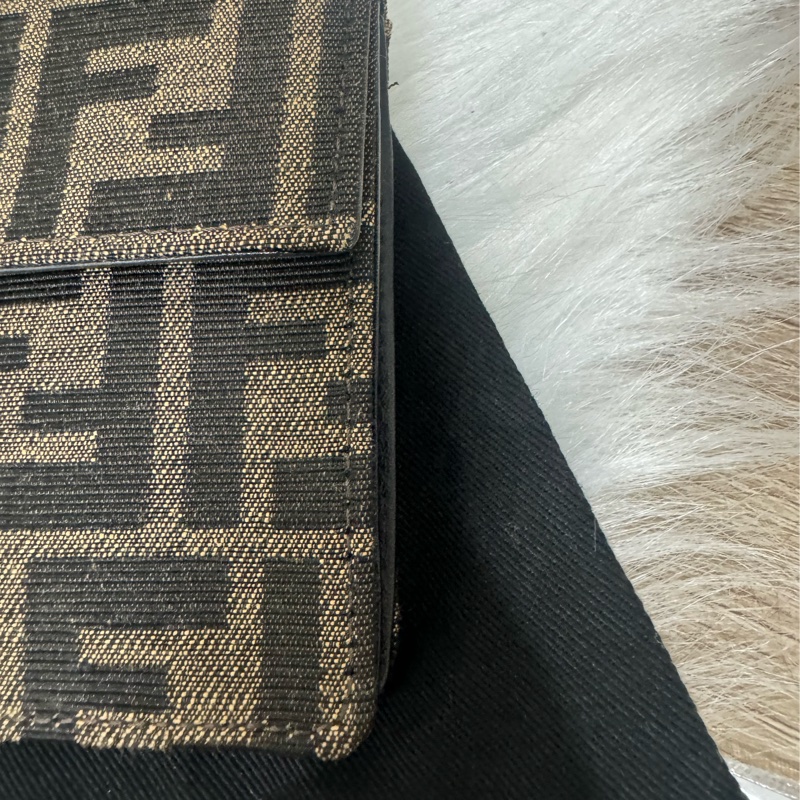 Fendi 經典老花 法棍斜背包-5