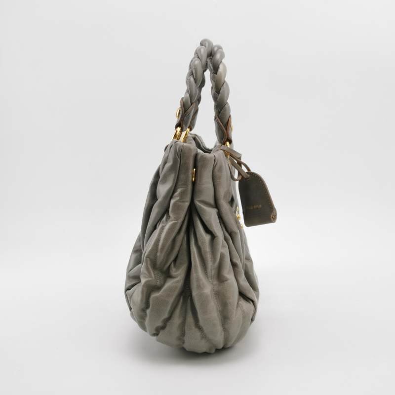 Miu Miu Coffer油蠟皮純色褶皺金屬鎖扣斜挎包單肩包-2