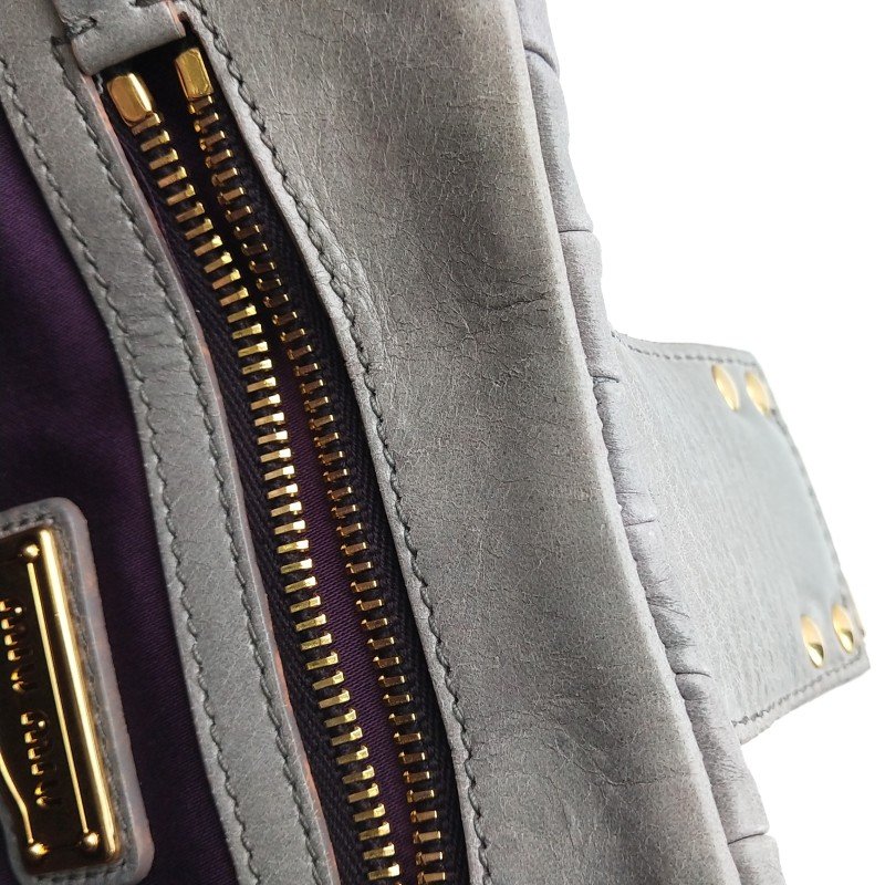 Miu Miu Coffer油蠟皮純色褶皺金屬鎖扣斜挎包單肩包-8