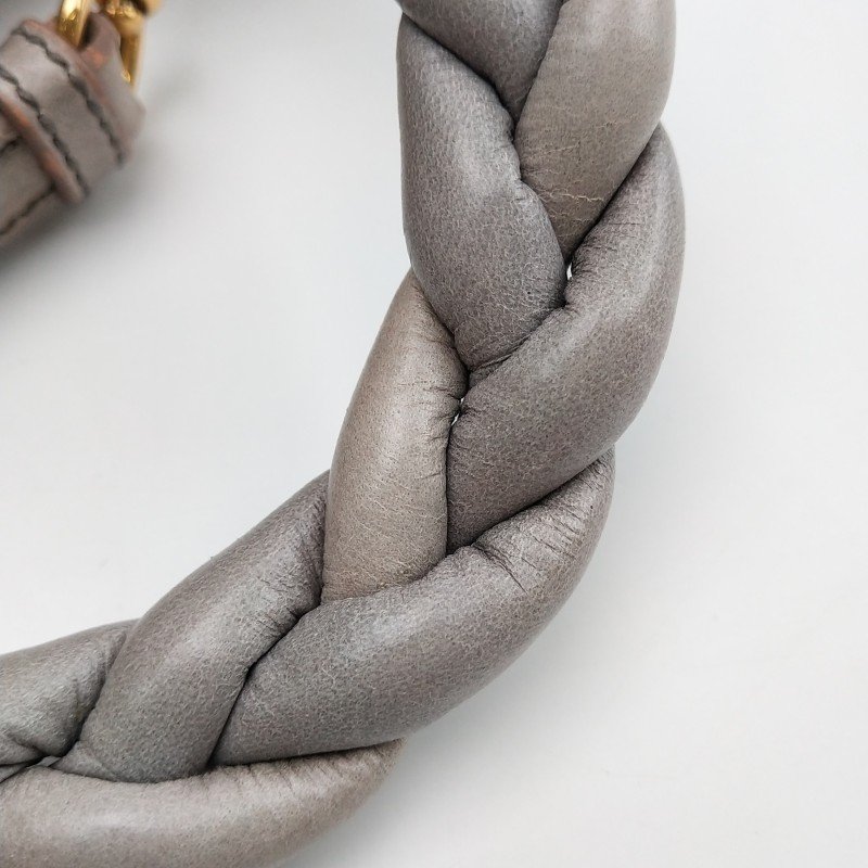 Miu Miu Coffer油蠟皮純色褶皺金屬鎖扣斜挎包單肩包-12