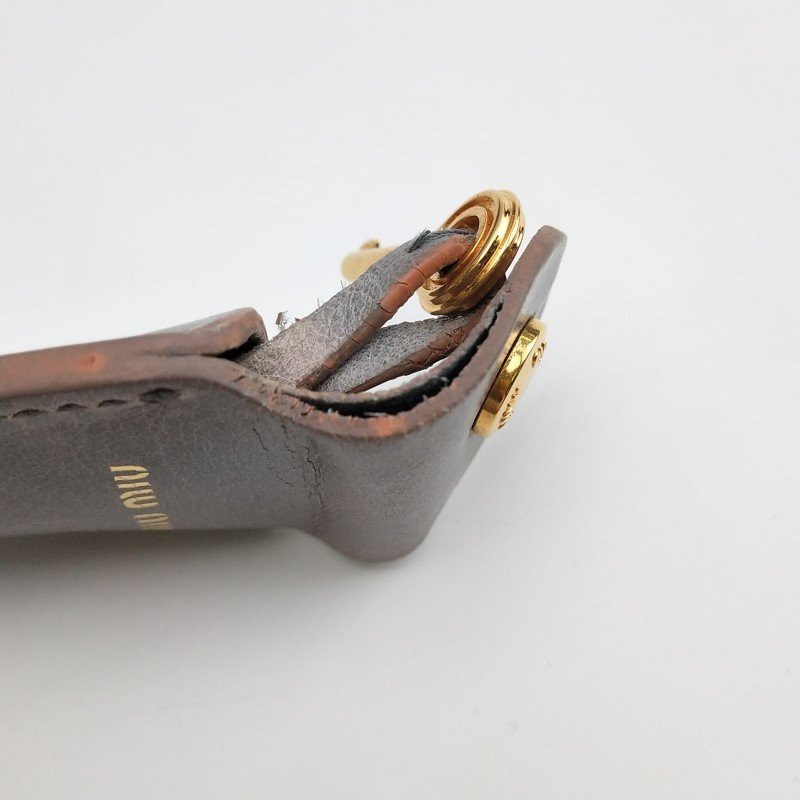 Miu Miu Coffer油蠟皮純色褶皺金屬鎖扣斜挎包單肩包-13