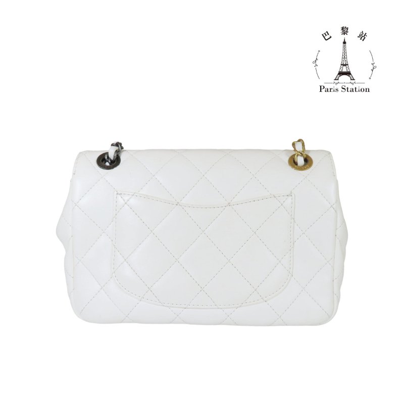 【巴黎站二手名牌專賣店】＊現貨＊CHANEL香奈兒真品＊ 白色羊皮金屬珍珠徽章Coco Clips口蓋鏈背包-1