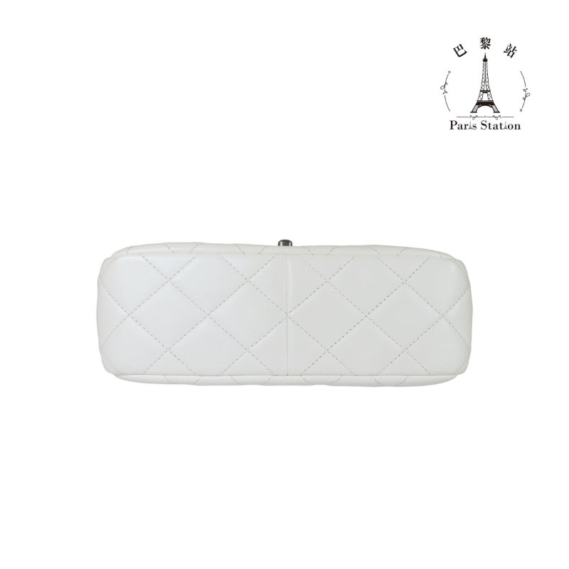 【巴黎站二手名牌專賣店】＊現貨＊CHANEL香奈兒真品＊ 白色羊皮金屬珍珠徽章Coco Clips口蓋鏈背包-2