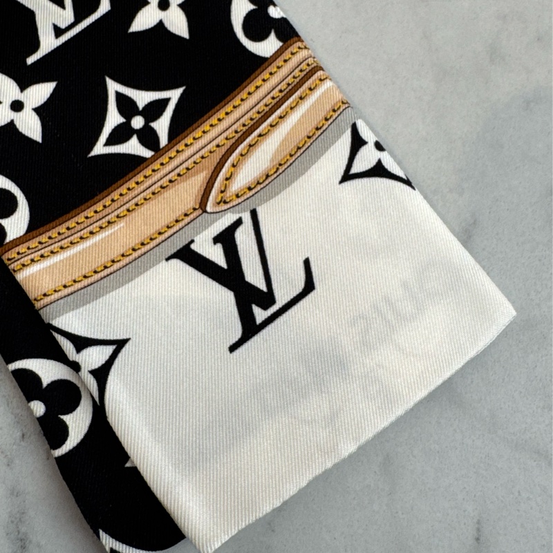 LV M78656黑白logo長絲巾-1