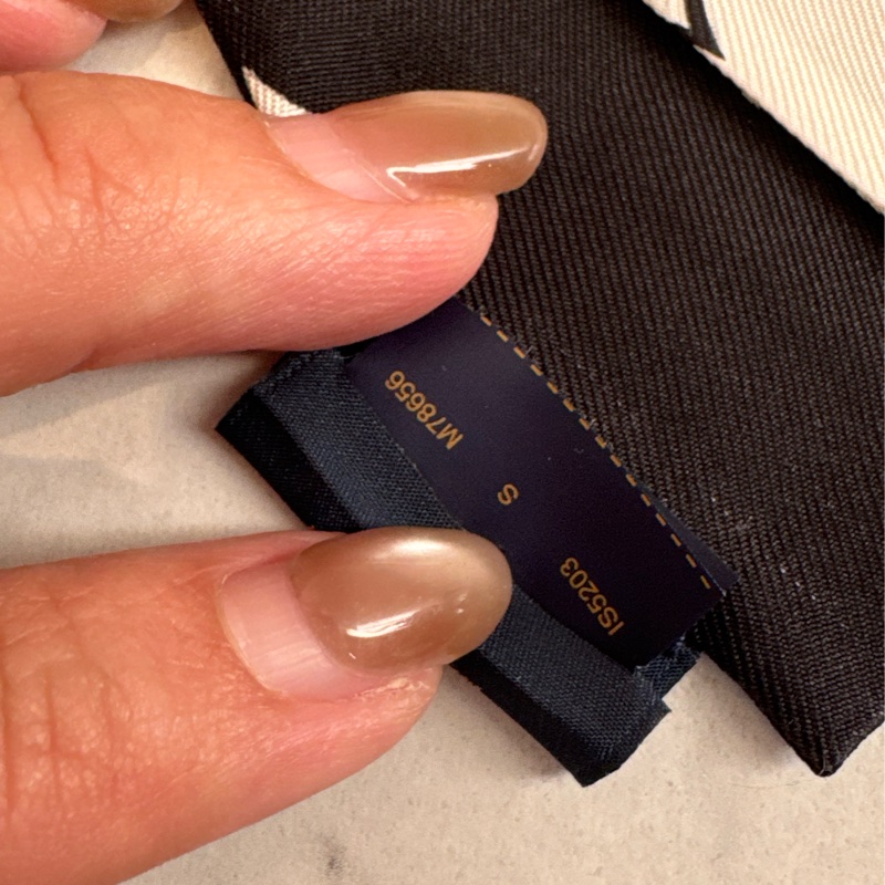 LV M78656黑白logo長絲巾-5