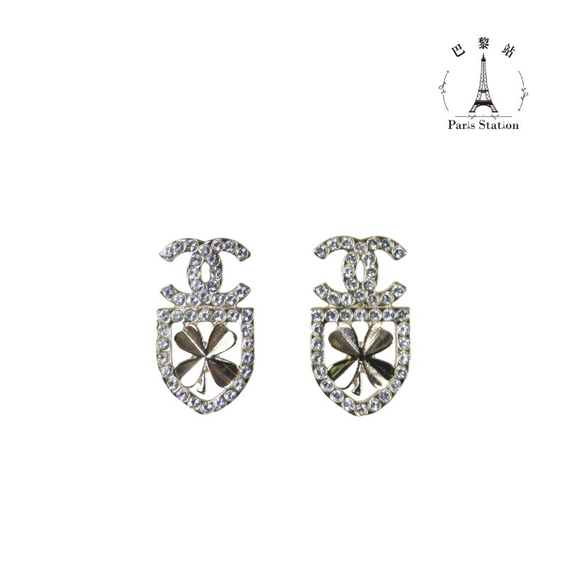 【巴黎站二手名牌專賣店】＊現貨＊CHANEL 香奈兒 真品＊銀色雙C幸運草盾牌鑲鑽針式耳環-0