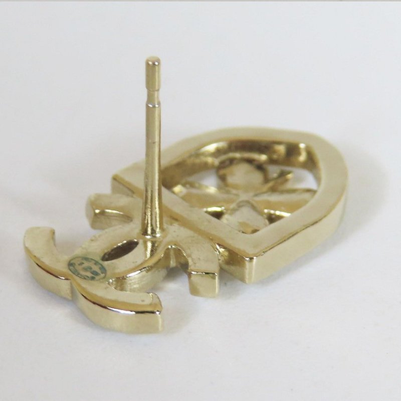 【巴黎站二手名牌專賣店】＊現貨＊CHANEL 香奈兒 真品＊銀色雙C幸運草盾牌鑲鑽針式耳環-4