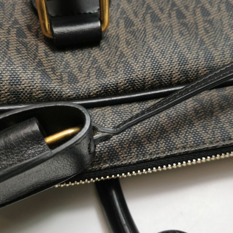 Saint Laurent牛皮老花滿印字母Logo手提包-22